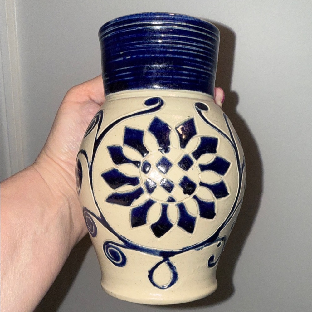 Handcrafted Williamsburg Pottery Jug w/  Handle - Grey and Cobalt Navy Glaze - Picture 9 of 11